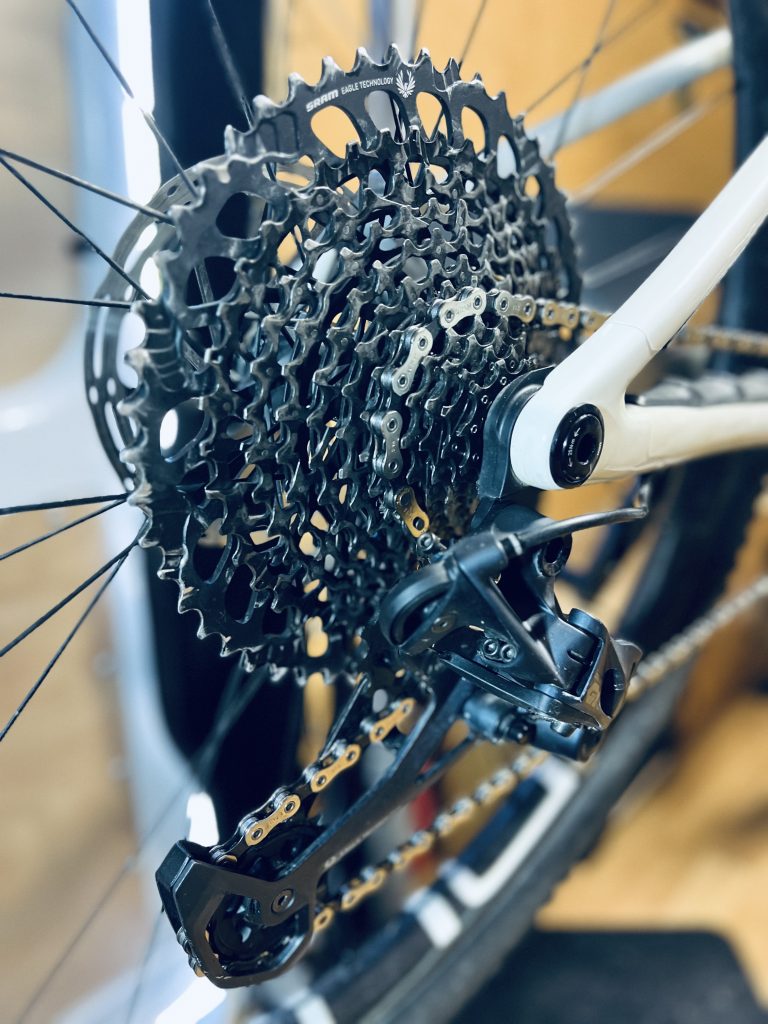 Avril 2022 : Quand la rigueur remplace l’improvisation